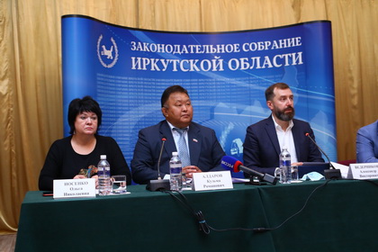 Проблемы мусорной реформы обсудили депутаты ЗС на выездном семинаре в поселке Усть-Ордынском